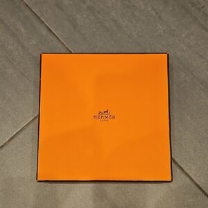 BRAND NEW AUTHENTIC HERMES PARIS GIFT BELT BOX 8"×8"×2"